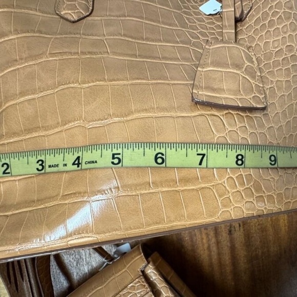 a.New.Day,Woman,2 purse+handbags $22,Each,Honey coffe,Zip,Pockets,Faux Leather.! - Picture 14 of 16